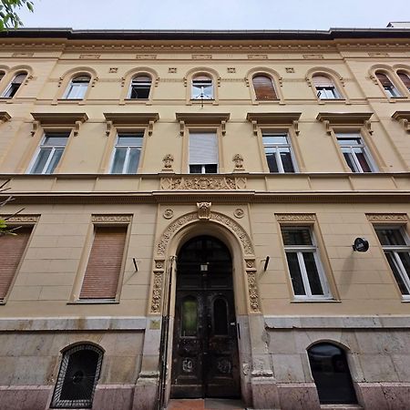 Artlovers' Flat - Kazinczy Street Budapeste Exterior foto