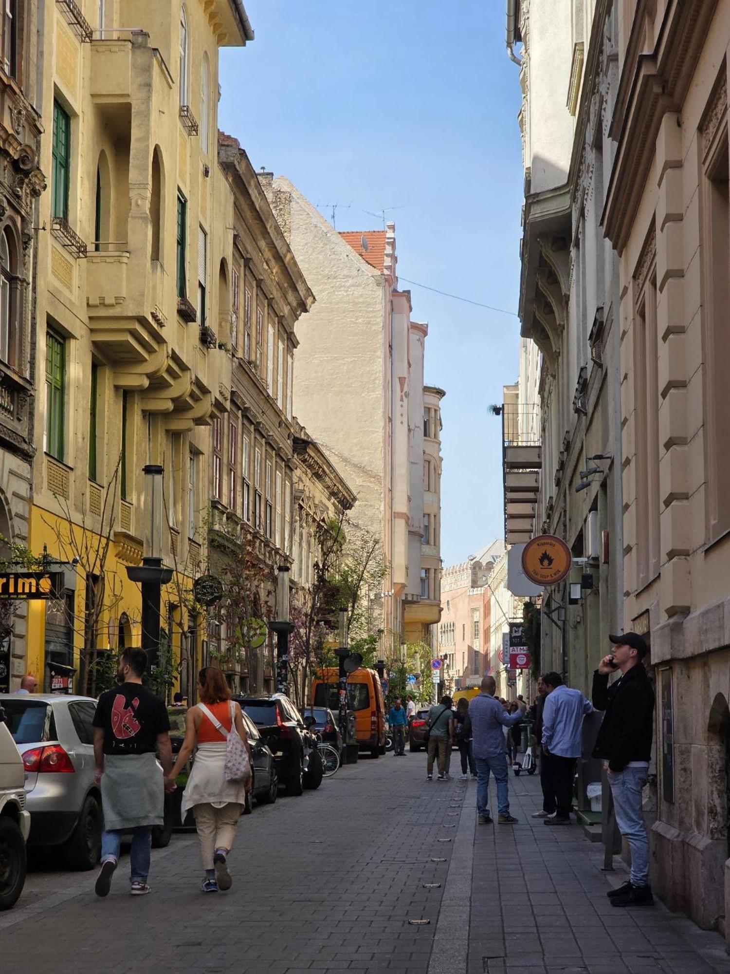 Artlovers' Flat - Kazinczy Street Budapeste Exterior foto